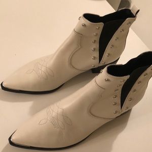 White cowboy booties with stitching and studs, Marc Fisher size 9 1/2